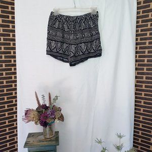 Hollister Dark Navy & Beige Paisley Tie Waist Shorts XS NWT